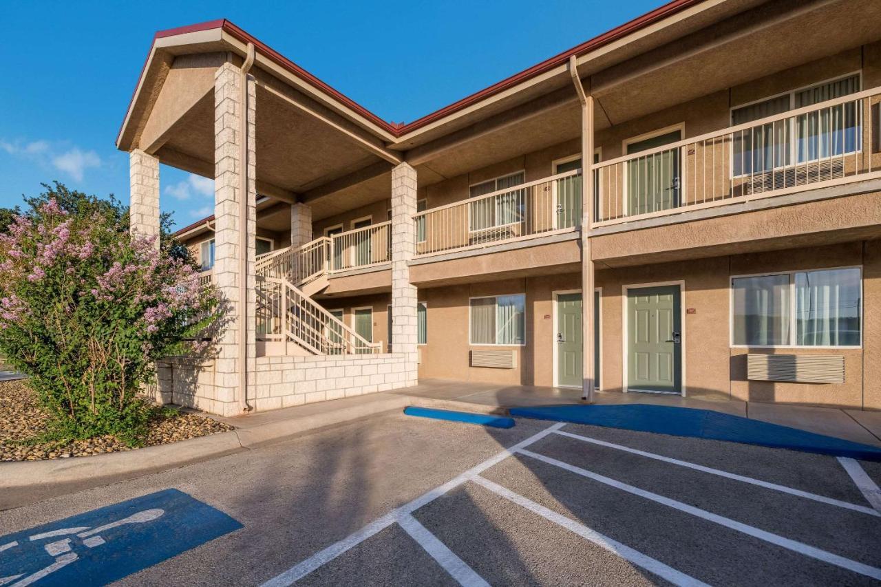 Quality Inn Сонора Экстерьер фото